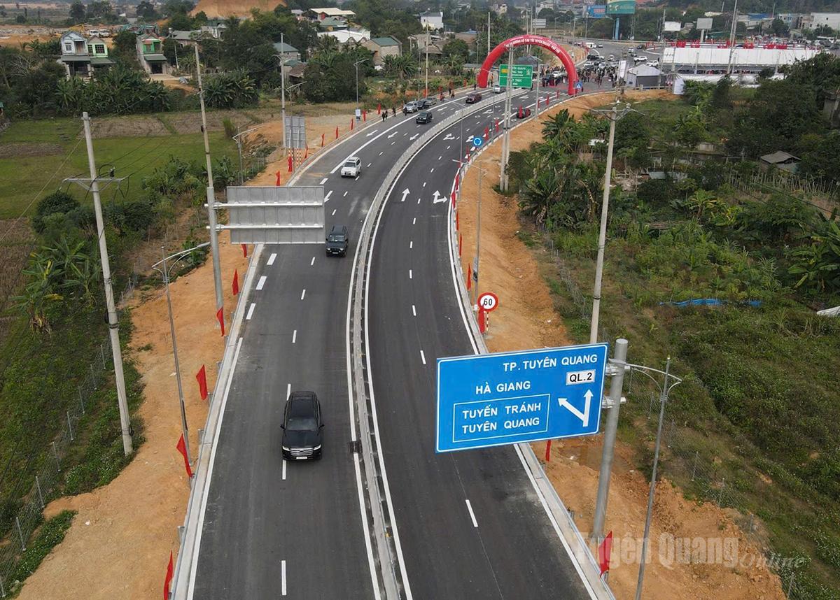 Το έργο κατασκευής αυτοκινητόδρομου Tuyen Quang - Phu Tho έχει μεγάλη σημασία για την κοινωνικοοικονομική ανάπτυξη της επαρχίας Tuyen Quang.