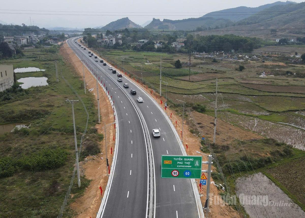 Το έργο του αυτοκινητόδρομου Tuyen Quang - Phu Tho διασφαλίζει τη συμμόρφωση με τους νομικούς κανονισμούς σχετικά με τις δημόσιες επενδύσεις.