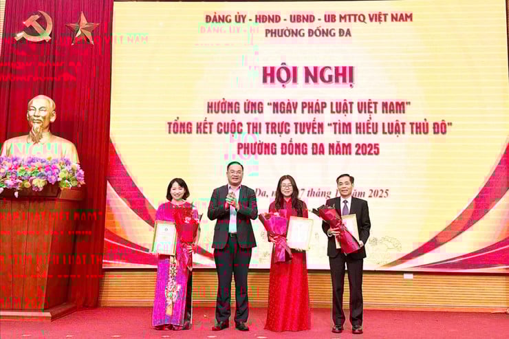 Dong Da främjar hela folkets styrka i genomförandet av kapitallagen - Foto 1. Đống Đa phát huy sức mạnh toàn dân trong thực thi Luật Thủ đô- Ảnh 1.