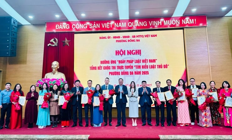 Dong Da främjar hela folkets styrka i genomförandet av kapitallagen - Foto 4. Đống Đa phát huy sức mạnh toàn dân trong thực thi Luật Thủ đô- Ảnh 4.