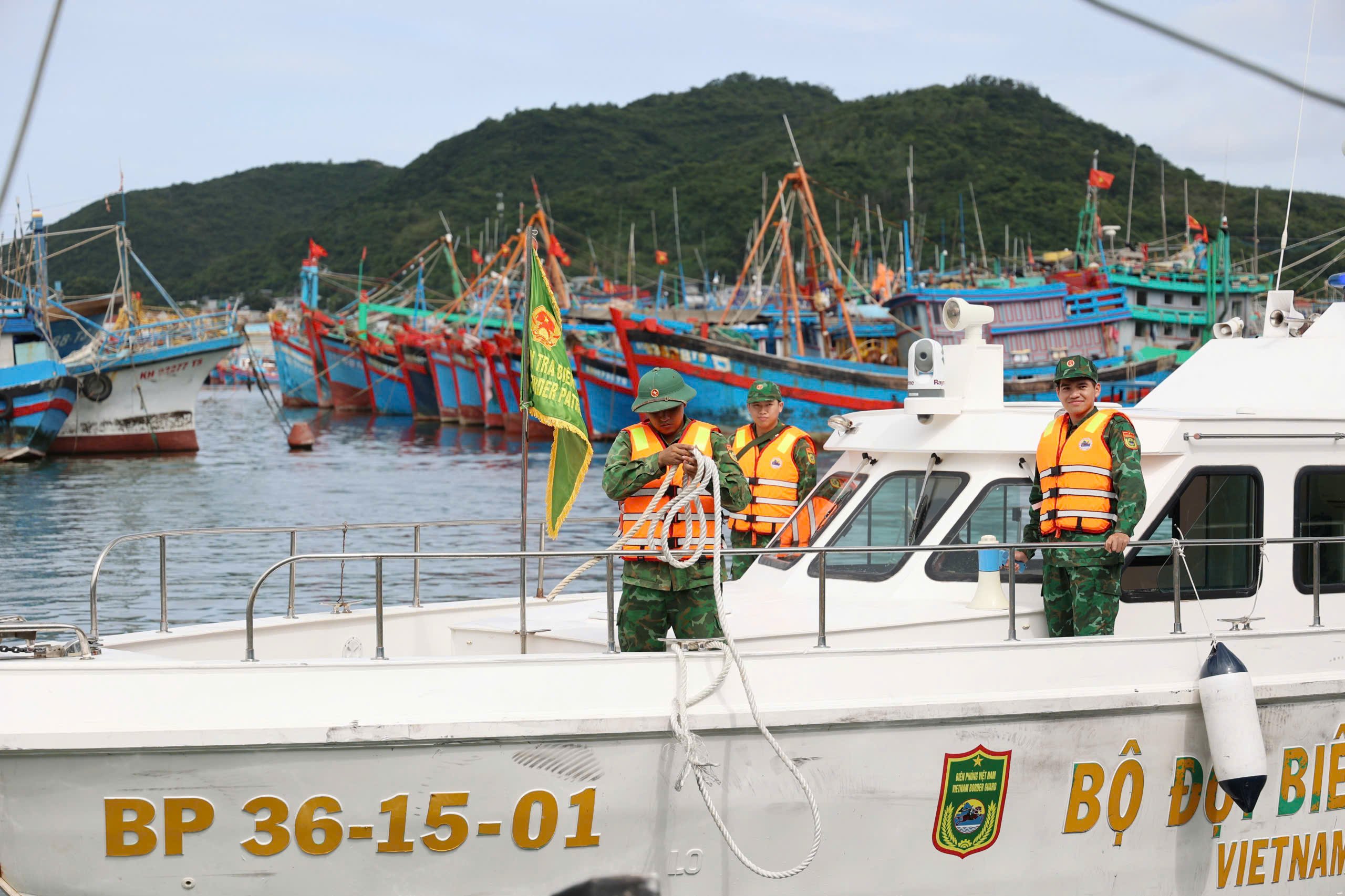 Khánh Hòa cấm biển từ 12 giờ ngày 6.11 để ứng phó bão số 13 Kalmaegi - Ảnh 2.