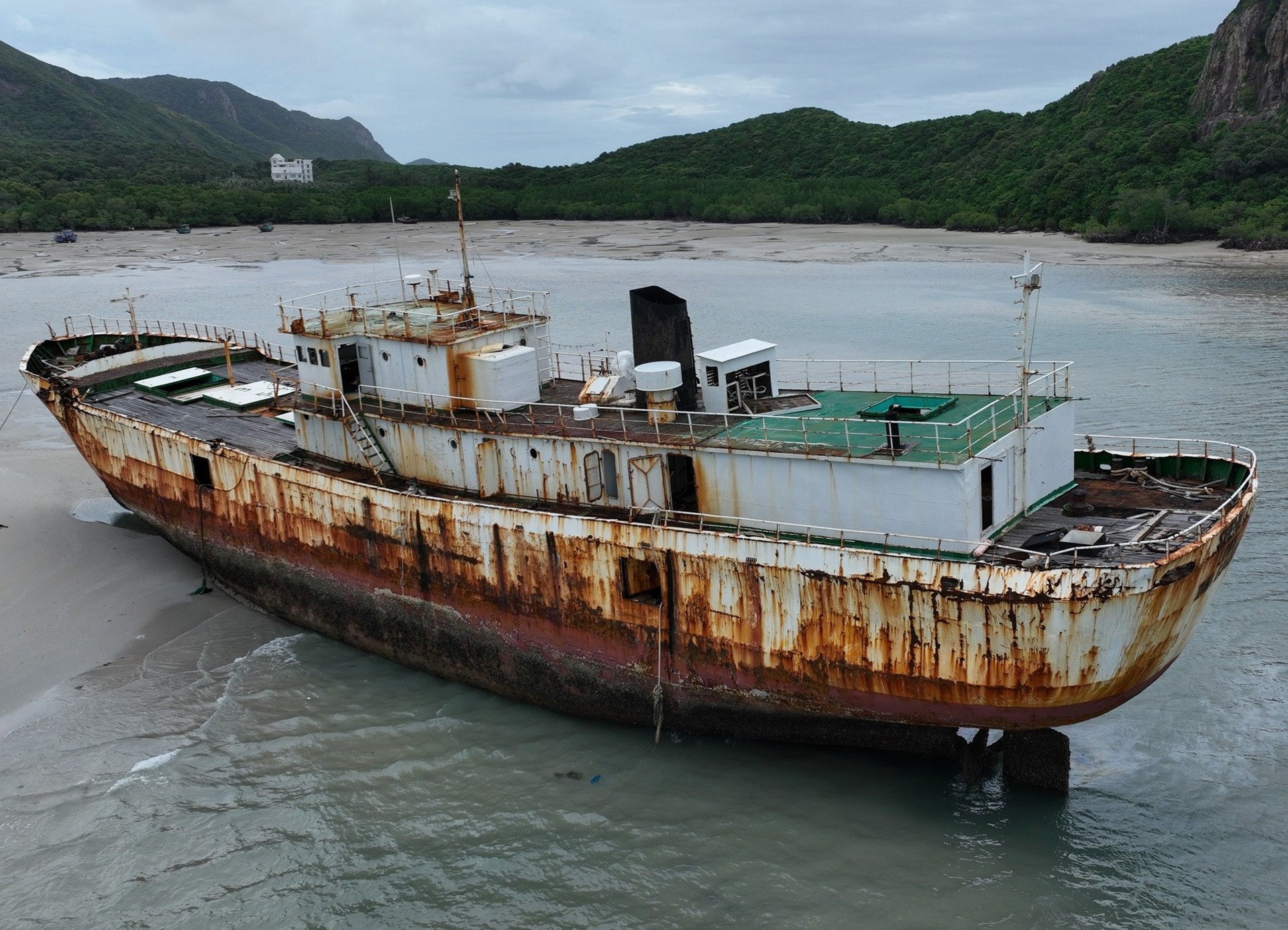 កប៉ាល់ Sheng Li ចាកចេញពី Con Dao អ្នកទេសចរសោកស្តាយចំពោះកន្លែង