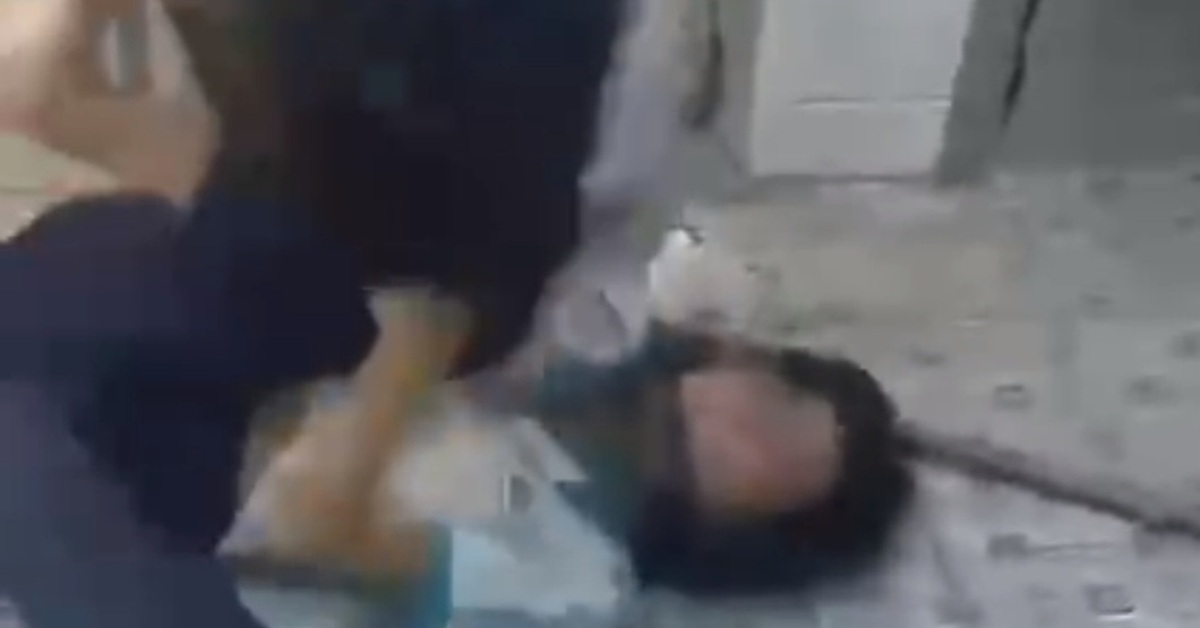 Vụ 2 nữ sinh đánh nhau trong nhà vệ sinh ở TP.HCM: Học sinh đứng xem cũng bị kỷ luật