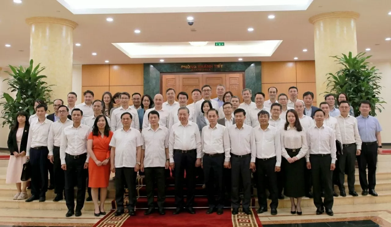 Η φλόγα της άμιλλας – η μετρίαση του διπλωματικού σθένους του Βιετνάμ Ngọn lửa thi đua – tôi luyện bản lĩnh ngoại giao Việt Nam