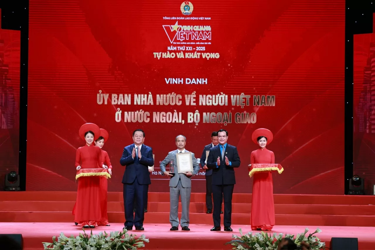 Η φλόγα της άμιλλας – η μετρίαση του διπλωματικού σθένους του Βιετνάμ Ngọn lửa thi đua – tôi luyện bản lĩnh ngoại giao Việt Nam