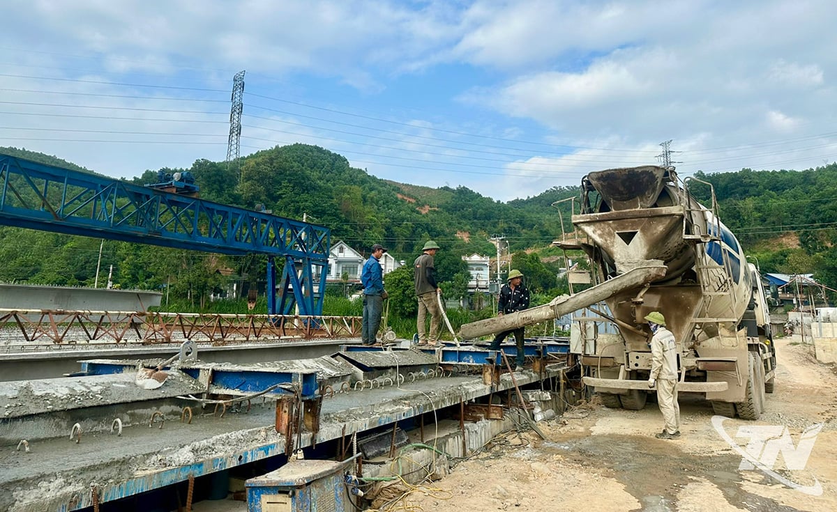 tHi công cầu An Lon