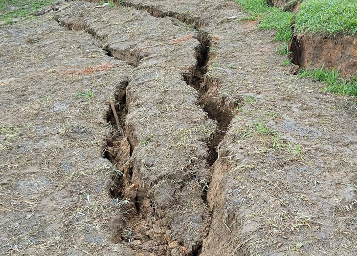 Khẩn cấp xây công trình ngăn vỡ hồ chứa 1,7 triệu m³ ở Lâm Đồng - Ảnh 6.