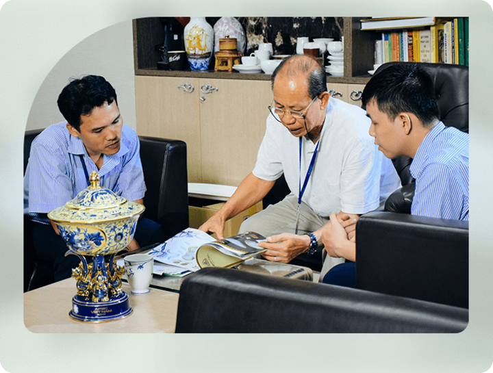 Met meer dan 55 jaar ervaring in keramiek zei de heer Ly Ngoc Minh dat de erfenis die hij voor de volgende generatie achterlaat niet de prestaties van een fabriek of materiële prestaties zijn, maar eerder de cultuur van ondernemers, bedrijven, expertise en de geest van leren...