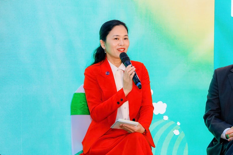 Ms. Le Thi Dung - Director of the Institute of Business Intelligence.