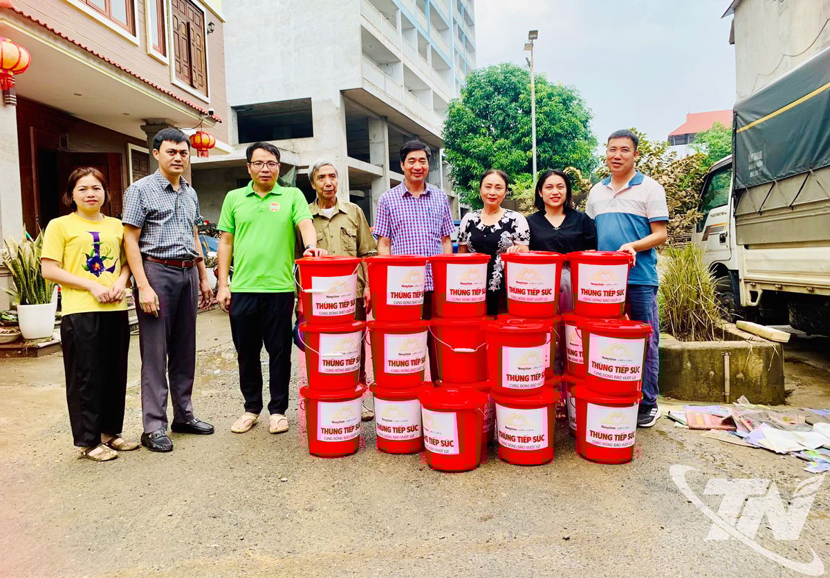Leiders van de provinciale boerenvereniging Thai Nguyen boden direct steun en aanmoediging aan leden en mensen die in moeilijkheden verkeerden vanwege natuurrampen.