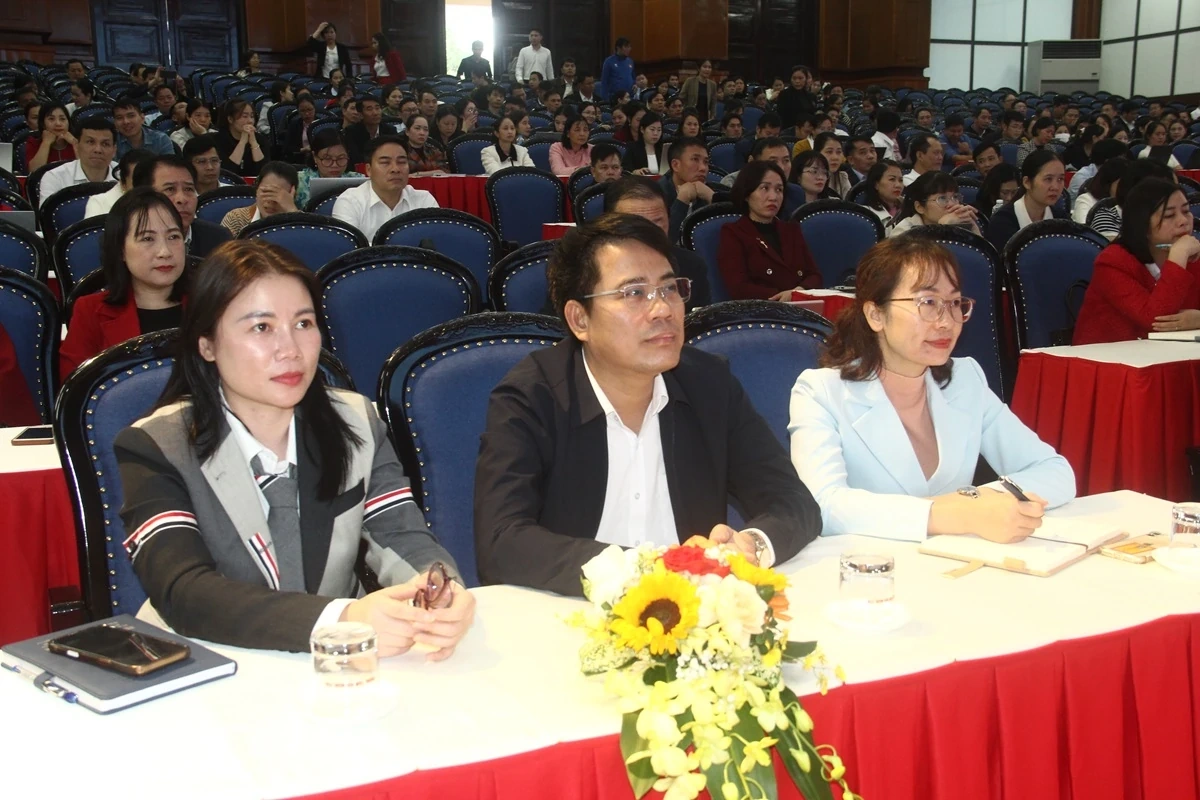 พัฒนาทักษะและความชำนาญให้แก่เจ้าหน้าที่ประจำตำบลและแขวงและข้าราชการพลเรือนในการจัดการกระบวนการทางปกครอง