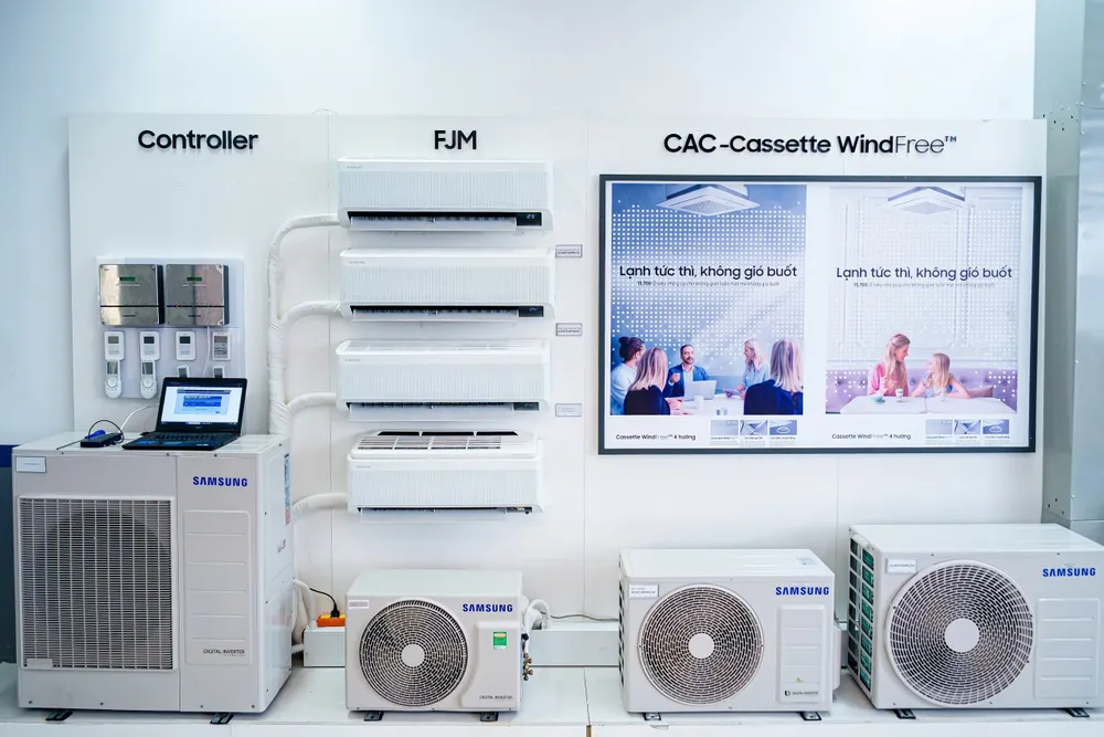 HCMUTE의 에어컨 교육 센터는 학생들이 학습할 수 있도록 삼성 제품을 완벽하게 갖추고 있습니다.
