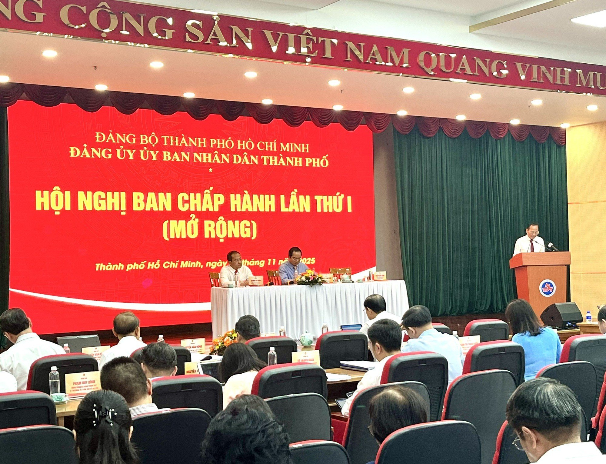 Hội nghị Ban chấp hành Đảng bộ UBND TPHCM lần thứ I, nhiệm kỳ 2025-2030 (mở rộng) nhằm triển khai các giải pháp phát triển kinh tế- xã hội của Thành phố trong thời gian tới. Ảnh: VGP