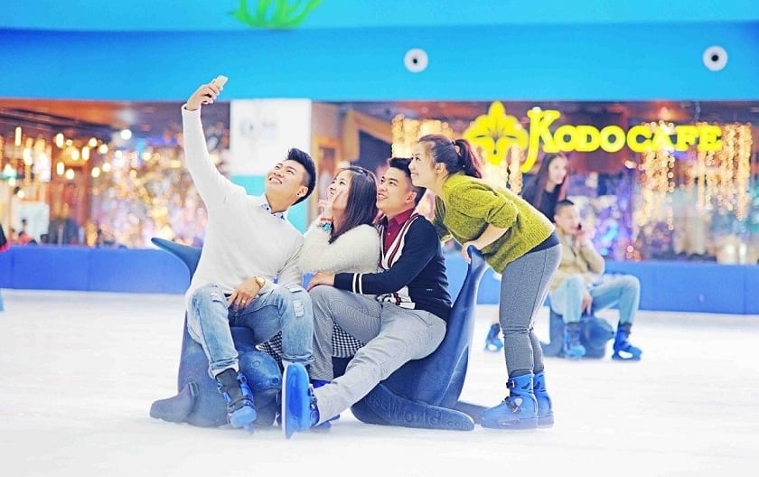 Hanoi'deki buz pateni pisti