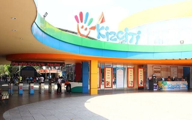 Hanoi'deki buz pateni pisti