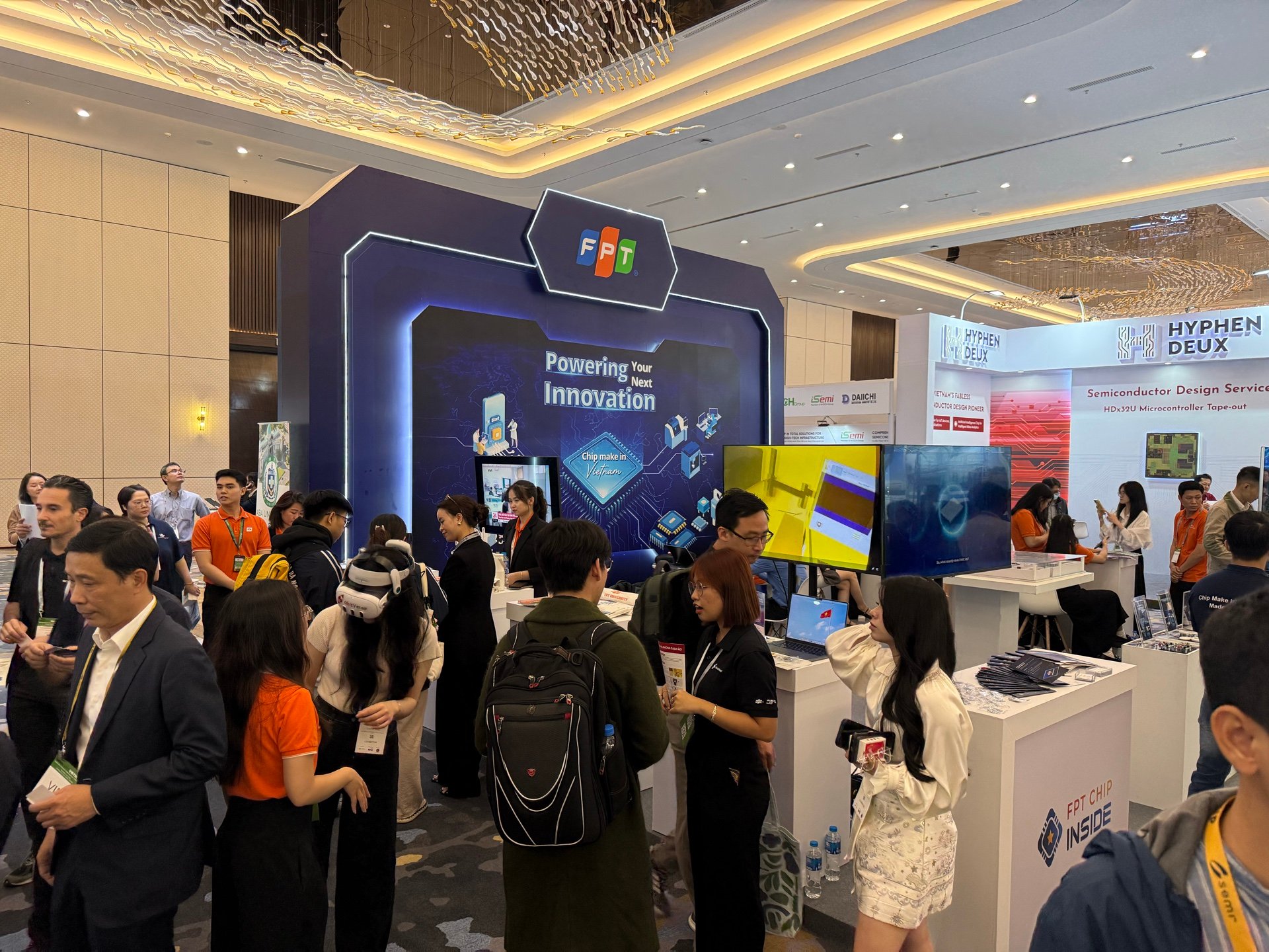 FPT ទទួលបានពានរង្វាន់សហគ្រាស Semiconductor ឆ្នើមរបស់វៀតណាម-2.jpg