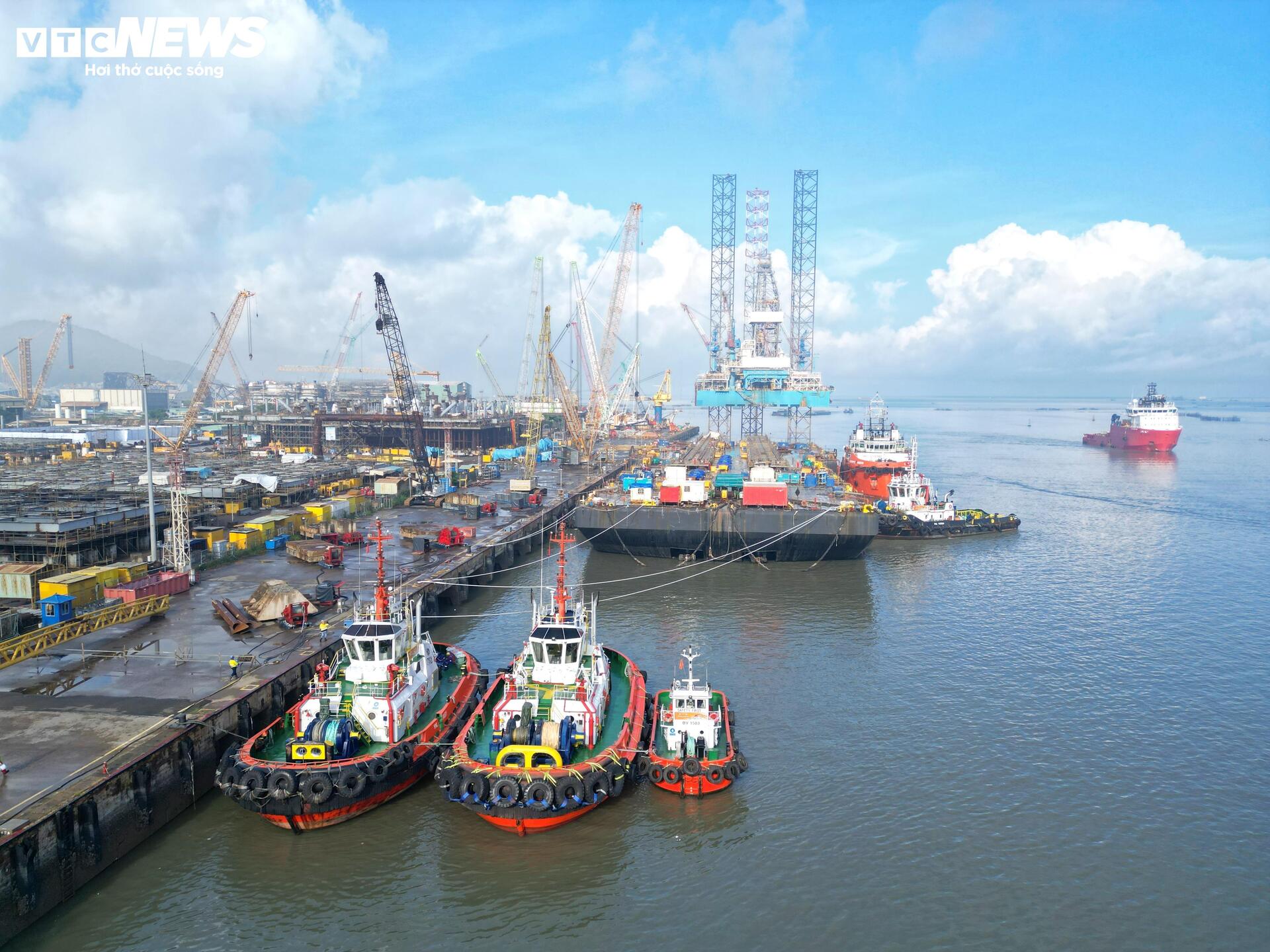 ہو چی منہ سٹی پارٹی کے سیکرٹری ٹران لو کوانگ پیٹرو ویتنام گروپ - 6 کے ساتھ کام کرتے ہیں۔