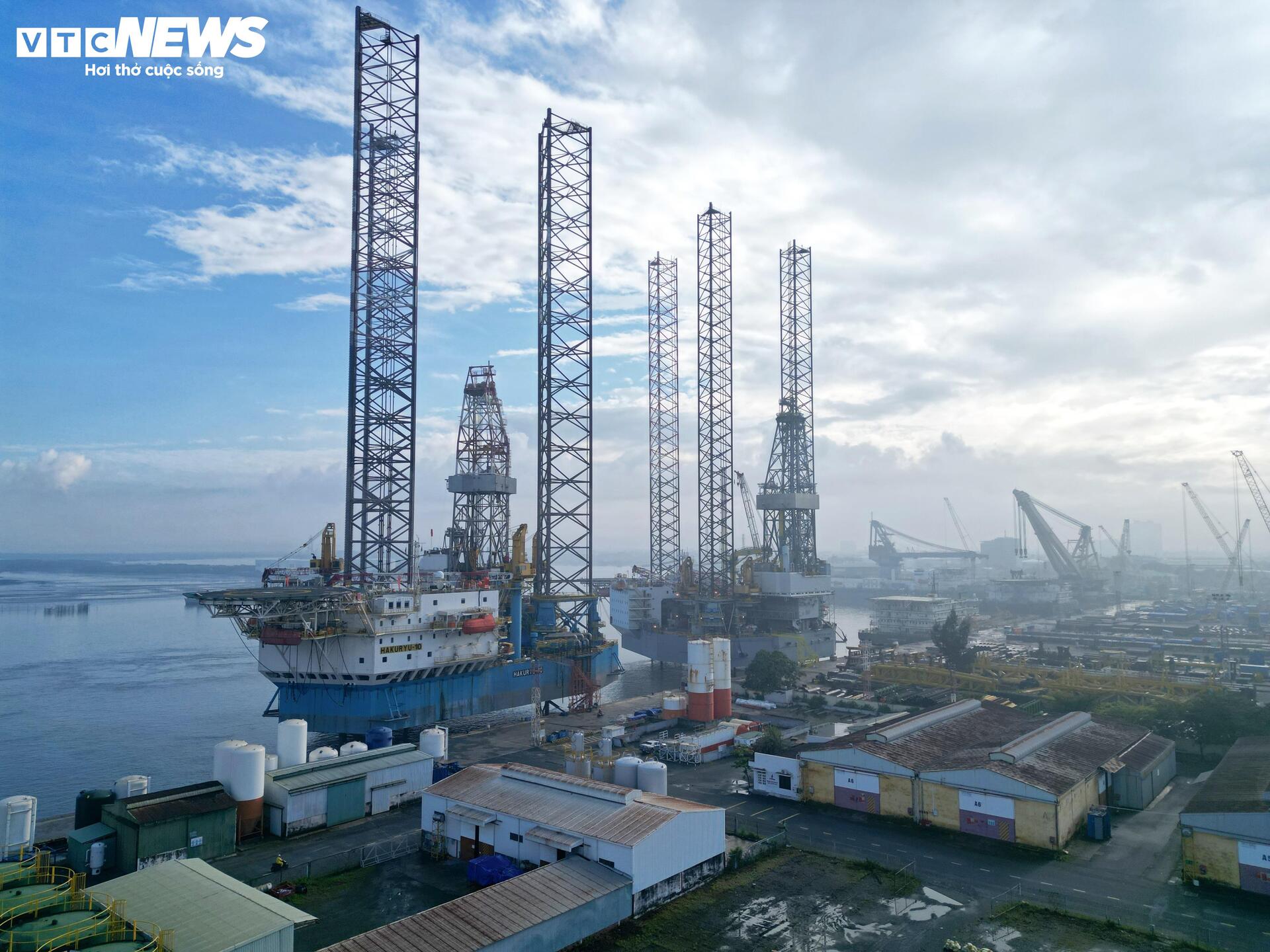 ہو چی منہ سٹی پارٹی سیکرٹری ٹران لو کوانگ پیٹرو ویتنام گروپ - 9 کے ساتھ کام کرتے ہیں۔