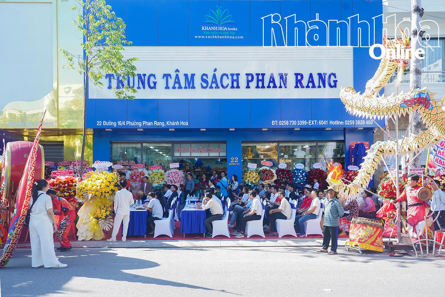 Utomhusområdet vid Phan Rang bokcenter.