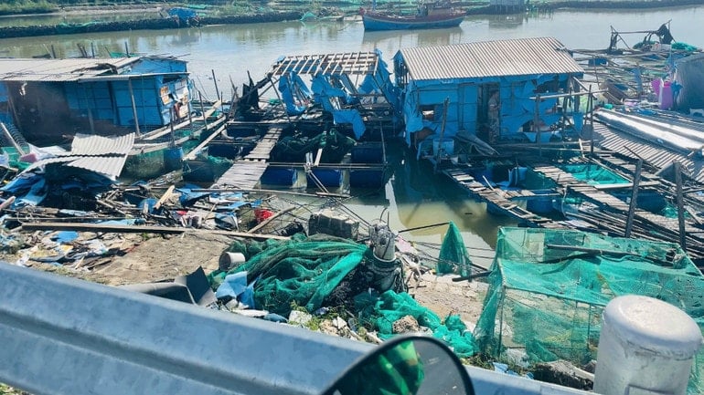 ເຂດລ້ຽງປາແຫ່ງໜຶ່ງໄດ້ຮັບຄວາມເສຍຫາຍຈາກພາຍຸ. img-0530-4780.jpg