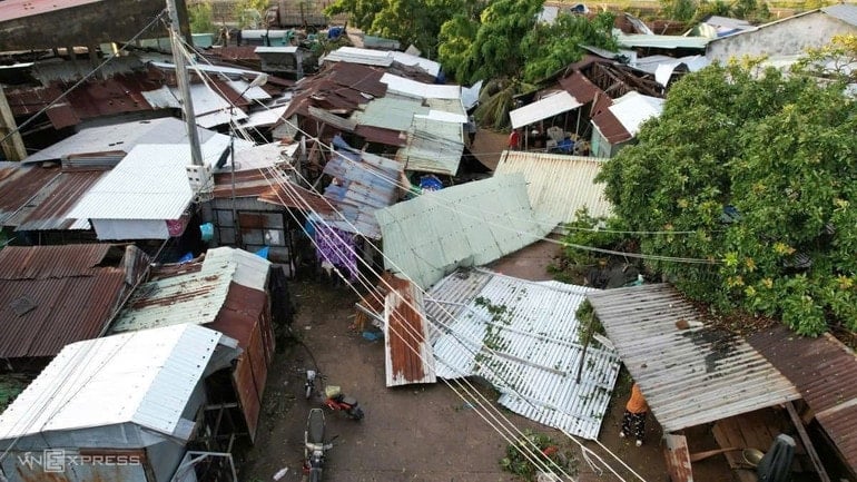 ຫລັງຄາເຫຼັກກ້າຖືກລົມພັດພັດໄປ. img-0531-7119.jpg