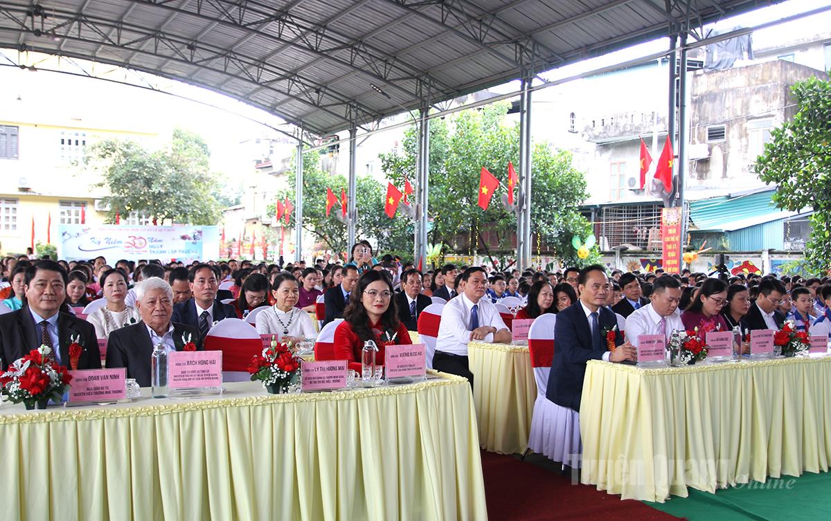 Afgevaardigden die de viering bijwonen.