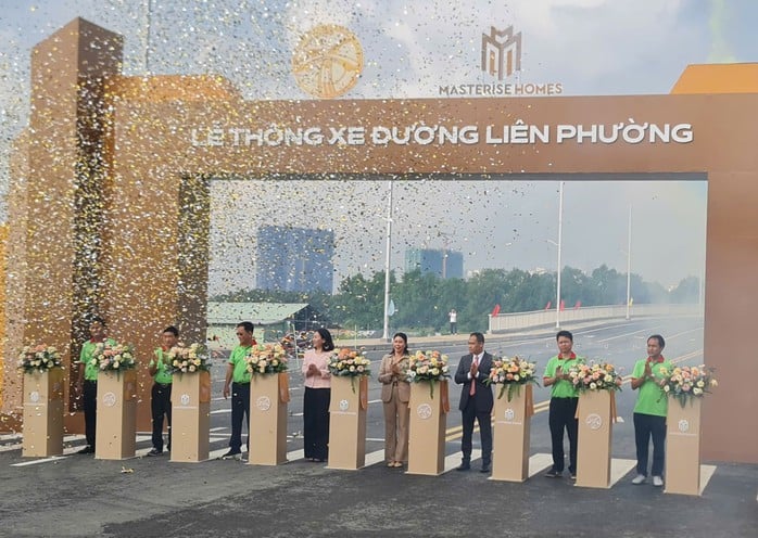 ផ្លូវ Lien Phuong ទីក្រុងហូជីមិញ បើកឲ្យធ្វើចរាចរណ៍ កាត់បន្ថយសម្ពាធចរាចរណ៍នៅផ្លូវបំបែក An Phu - រូបថត ១. Thông xe đường Liên Phường tại TP HCM giảm áp lực giao thông nút giao An Phú - Ảnh 1.