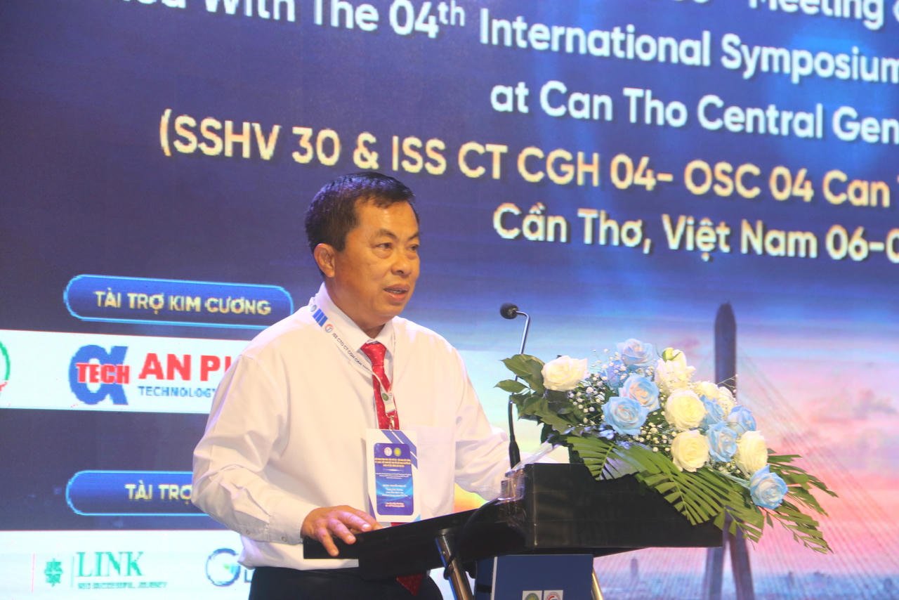 BSCKII. Nguyen Minh Vu - directeur van het CT Central General Hospital hield de openingstoespraak op de conferentie