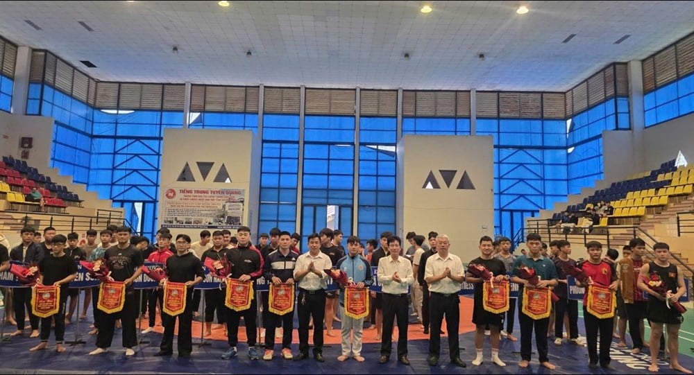 83 спортсмени змагаються на чемпіонаті країни з боротьби провінції Туєн Куанг 2025 року - фото 1