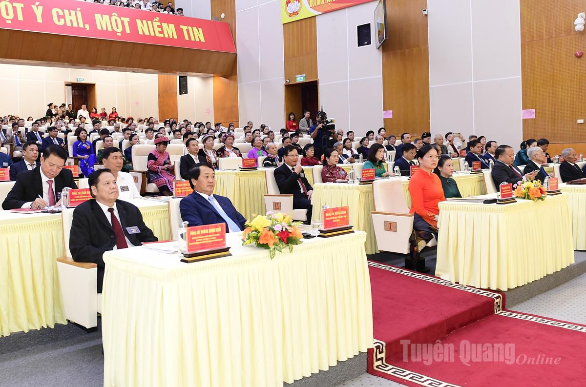 Centrala ledare och delegater som deltar i kongressen.