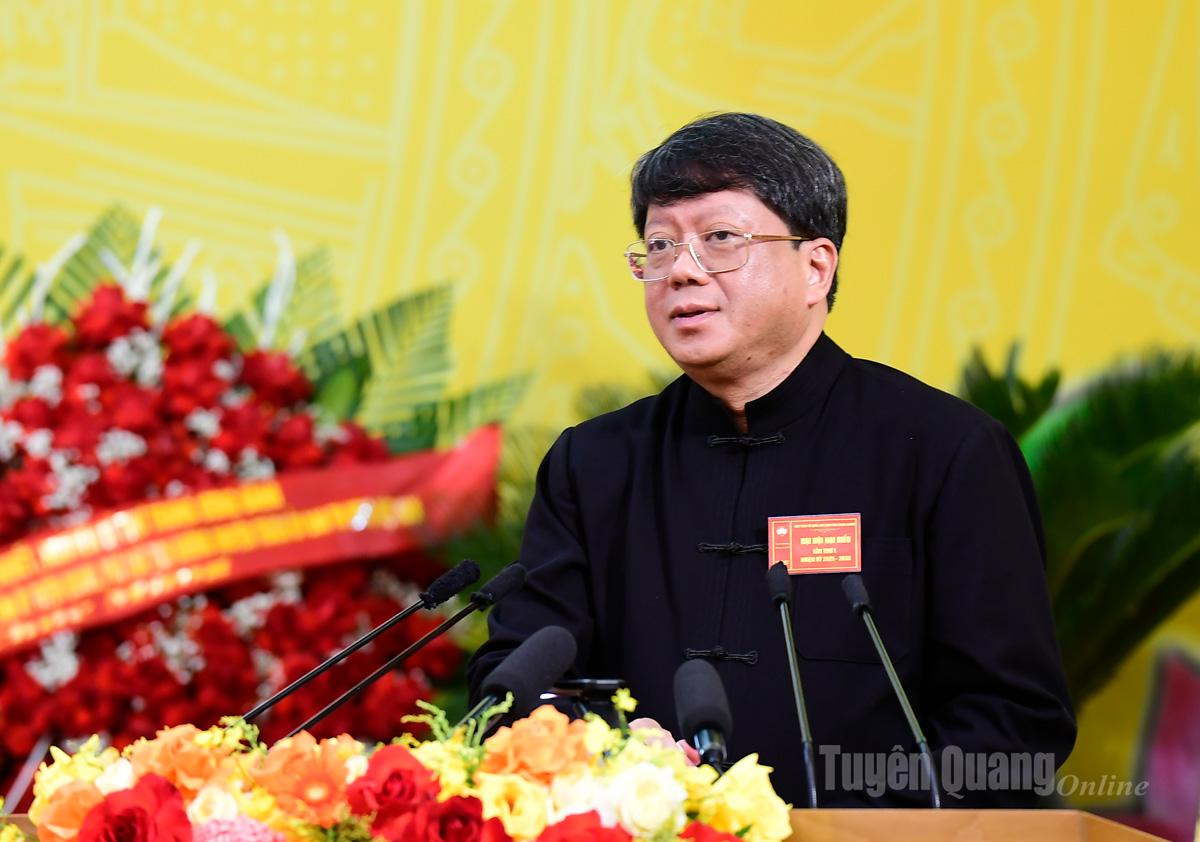 Kamrat Ha Trung Kien, medlem av provinspartiets ständiga kommitté, ständig vice ordförande för Vietnams fosterlandsfronts provinsiella kommitté, presenterade utkastet till politisk rapport från Vietnams fosterlandsfronts delegaters första provinsiella kongress, mandatperioden 2025-2030.