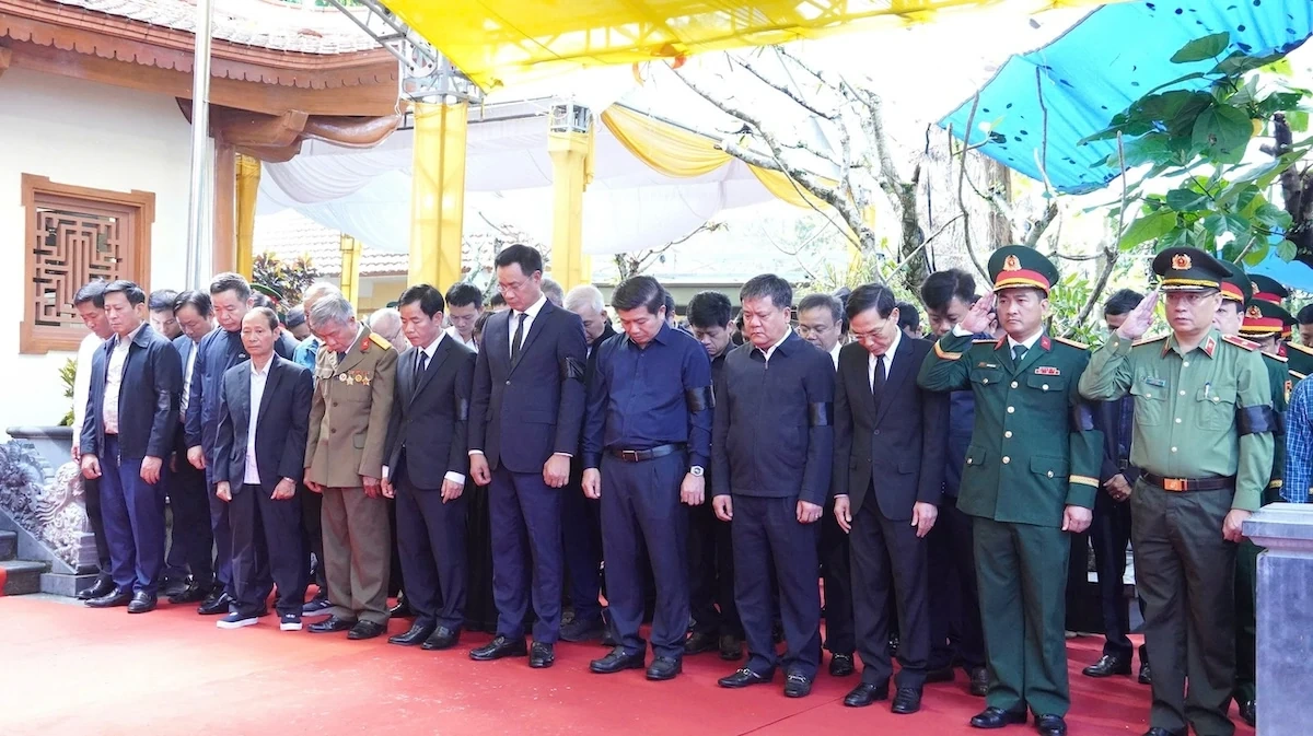 ពិធី​គោរព​វិញ្ញាណក្ខន្ធ និង​បញ្ចុះ​សព​អ្នក​ស្លាប់​នៅ​គុហា Tam Co