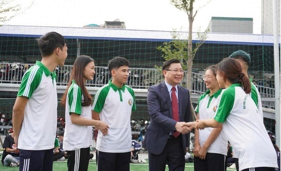 Sinh viên HUNRE vững lý thuyết, đáp ứng tốt thực tiễn, góp phần cung cấp nhân lực chất lượng cao cho ngành tài nguyên và môi trường. Ảnh: Lan Chi.