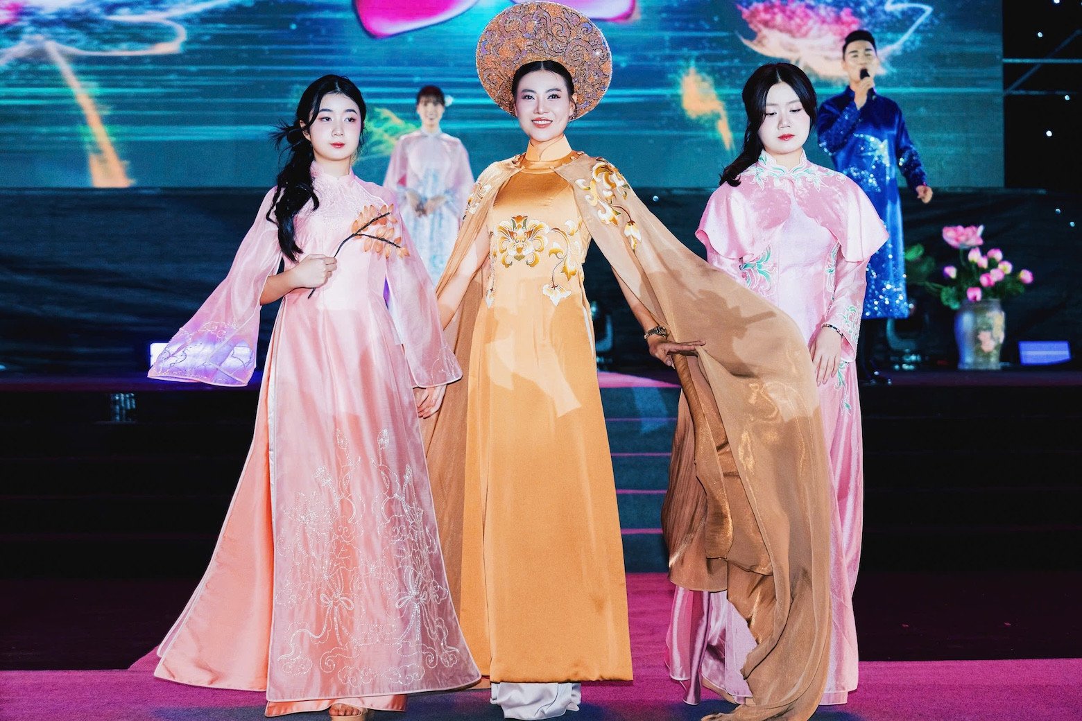 Actrița Thanh Huong și cele două fiice ale sale2.jpg