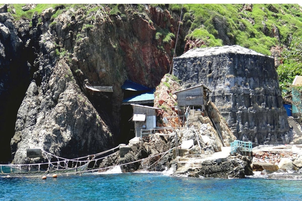 ក្នុងរយៈពេល 2025 - 2030 Khanh Hoa Salanganes Nest មានគោលបំណងអភិវឌ្ឍន៍ប្រកបដោយចីរភាពនូវធនធានសំបុកសាឡាងហ្គានធម្មជាតិរបស់កោះ។ រូបថត៖ ភី.ស៊ី.