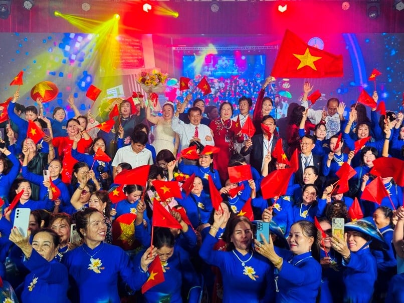 ການ​ພົບ​ປະ​ແລກ​ປ່ຽນ​ວັດ​ທະ​ນະ​ທຳ​ສິ​ລະ​ປະ​ຂອງ​ບັນ​ດາ​ເຜົ່າ​ທີ່​ມາ​ຈາກ 3 ພາກ​ພື້ນ​ຢູ່​ເຂດ​ພິ​ເສດ ຝູ​ກວກ - ຮູບ​ທີ 1