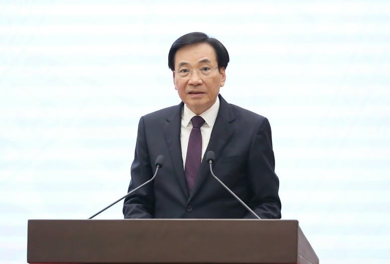 Bộ trưởng, Chủ nhiệm Văn phòng Chính phủ Trần Văn Sơn, Người phát ngôn của Chính phủ phát biểu tại họp báo - Ảnh: VGP