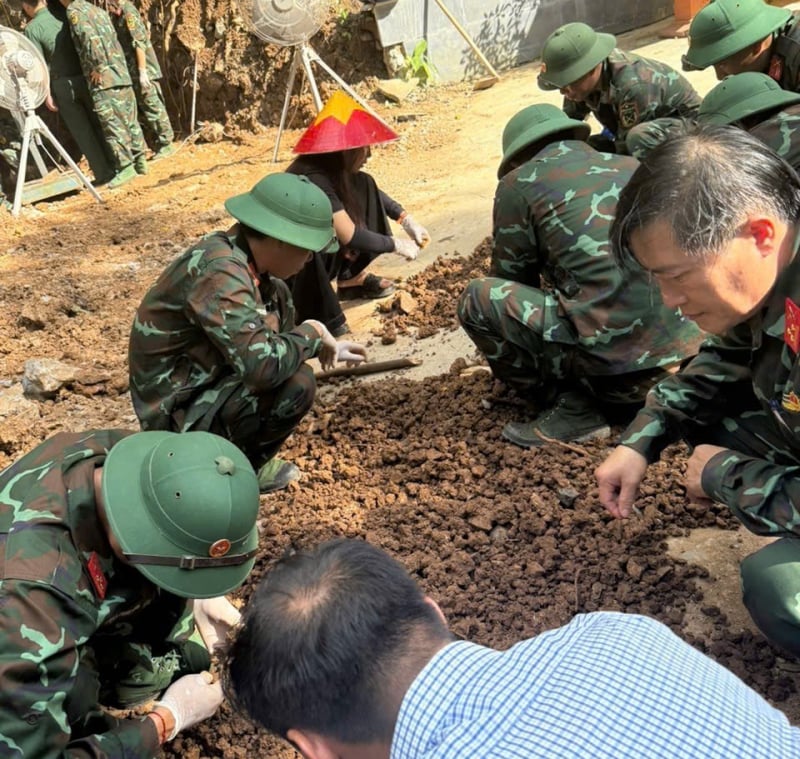 ພິທີລະນຶກ ແລະ ຝັງສົບຂອງນັກຮົບວິລະຊົນທີ່ເສຍສະຫຼະຊີວິດຢູ່ຖ້ຳ ແທງນິງ ຟອງ -0