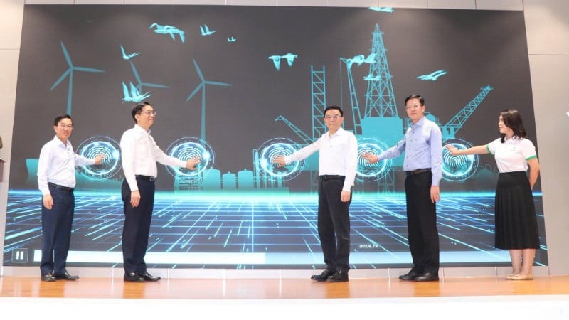 Командиры подразделений провели церемонию открытия программы «Будущие лидеры Петровьетнама 2025».