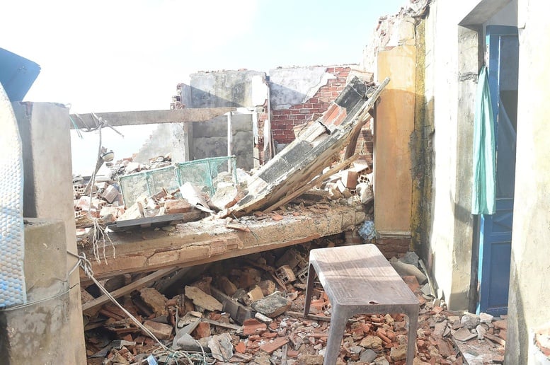 Phó Thủ tướng Mai Văn Chính thăm hỏi, động viên người dân bị thiệt hại do bão số 13 tại Đắk Lắk- Ảnh 3.