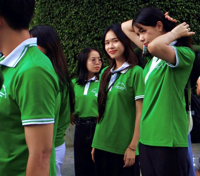 Nhiều sinh viên Lào, Campuchia chia sẻ yêu thích việc tham quan các di tích, đài tưởng niệm nổi tiếng ở Việt Nam, từ đó có thể thêm gắn kết và am hiểu về văn hoá nước bạn. Ảnh: Hồ Lam