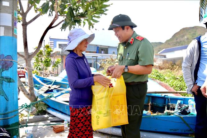 ຄຳບັນຍາຍຮູບ