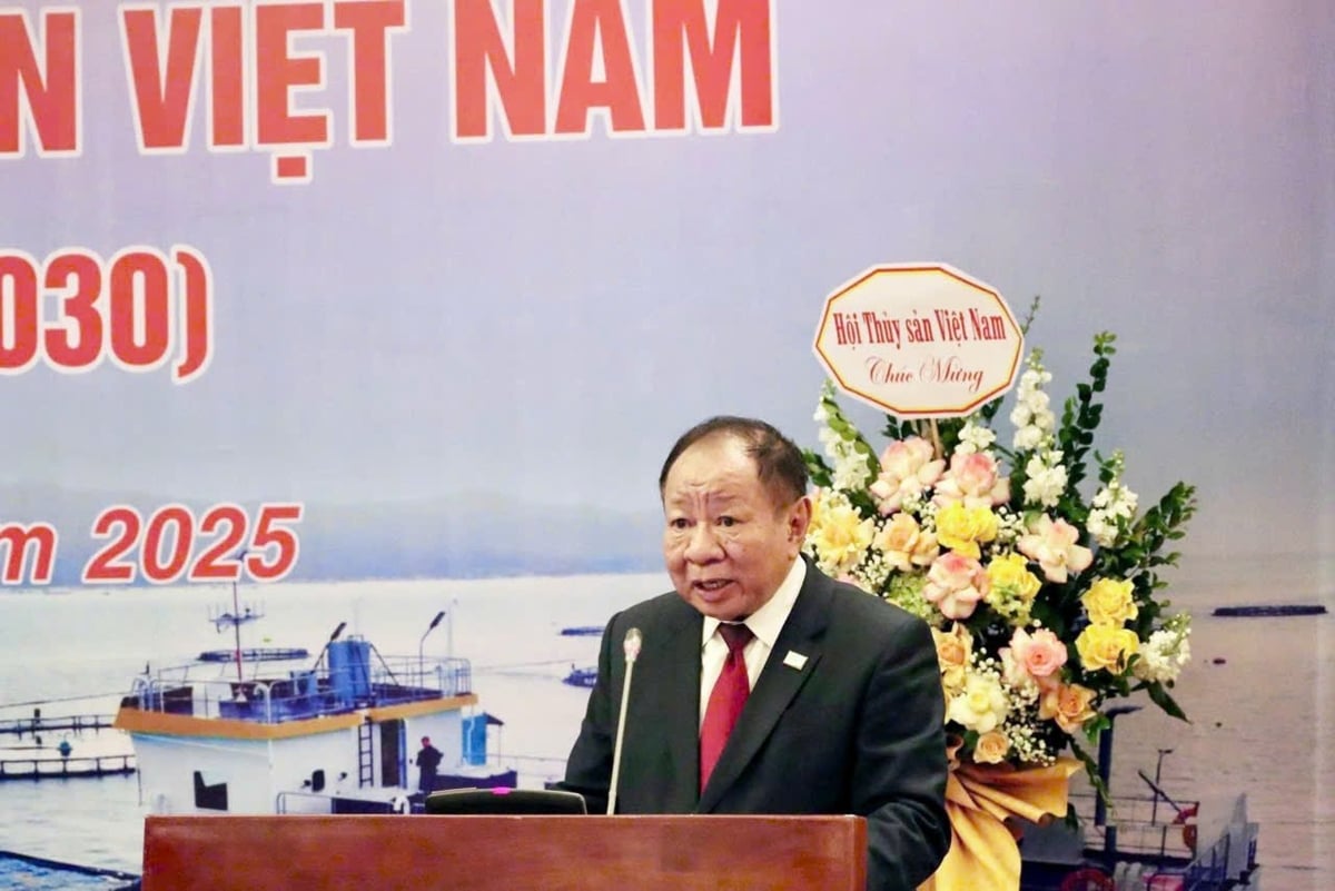 PGS.TS Nguyễn Hữu Dũng, Chủ tịch Hiệp hội Nuôi biển Việt Nam phát biểu khai mạc Đại hội. Ảnh: Hồng Ngọc.