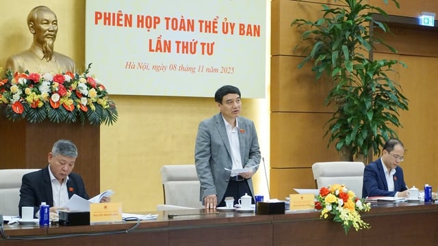 Học sinh ở vùng giàu được miễn phí sách giáo khoa trước là không công bằng - Ảnh 2.