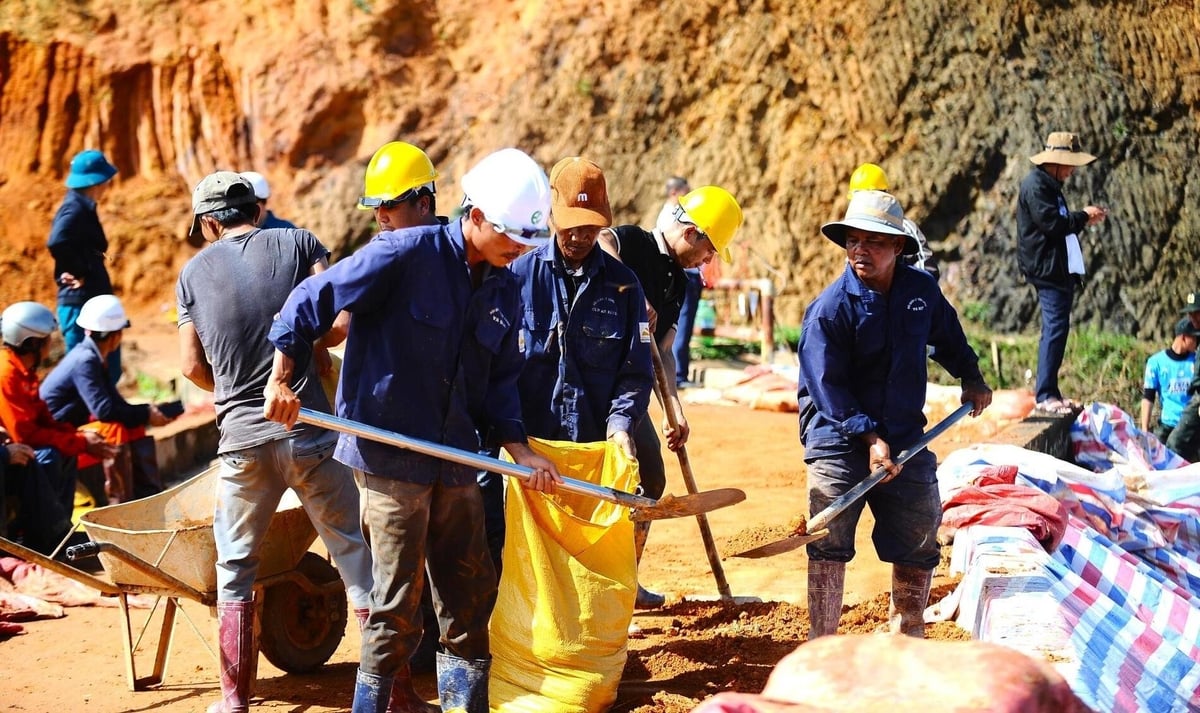 Dự án khắc phục tình trạng thấm, sạt trượt hồ chứa nước Cay An (giai đoạn 1) có tổng kinh phí 2,9 tỷ đồng, sử dụng từ nguồn dự phòng ngân sách tỉnh, thời gian thực hiện tối đa 90 ngày. Ảnh: Lâm Thiên.