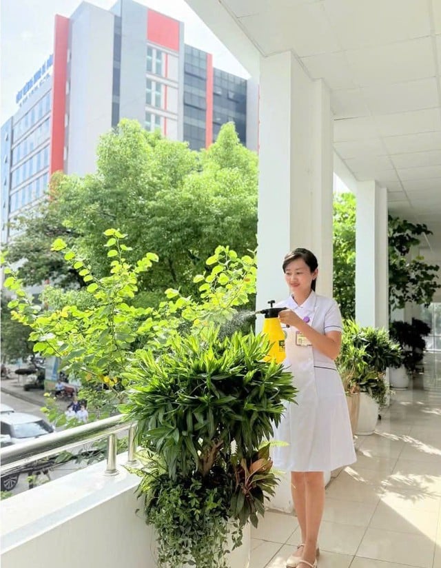 Môi trường cơ sở y tế xanh - sạch - đẹp: Khi mỗi người góp sức cho một cây xanh, phân loại rác thải đúng chỗ- Ảnh 2.