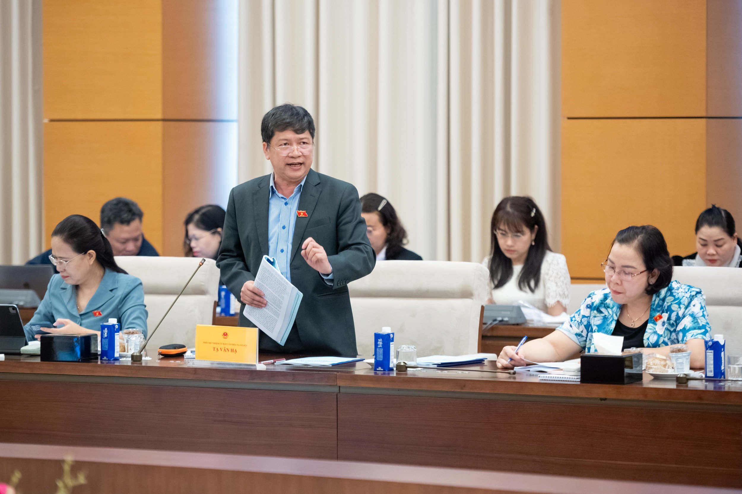 नेशनल असेंबली के प्रतिनिधि ता वान हा