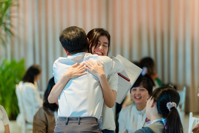 Tiến sĩ cảnh báo 'chữa lành' tâm lý biến thành trò đùa 'quán nhậu chữa lành' - Ảnh 4.