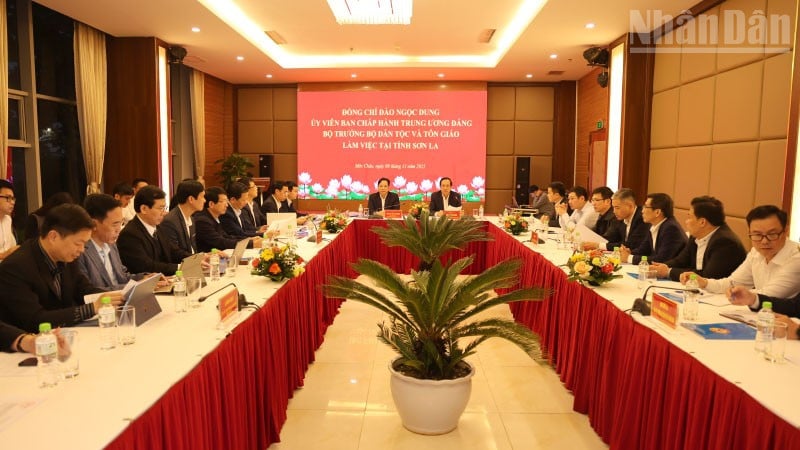 The working delegation of the Ministry of Ethnic Minorities and Religions, led by comrade Dao Ngoc Dung, visited and worked with Son La province.