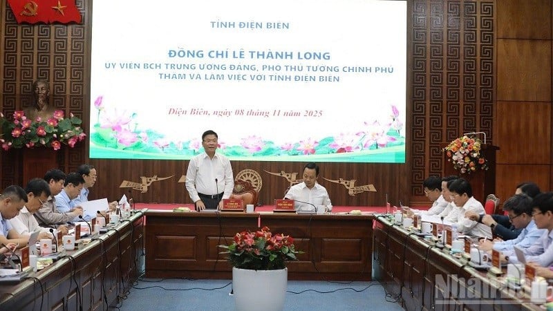 Deputy Prime Minister Le Thanh Long spoke at a working session with Dien Bien province on the afternoon of November 8.